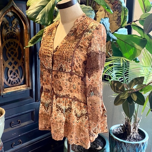 BKE floral chiffon pleated button peasant top - Picture 2 of 13